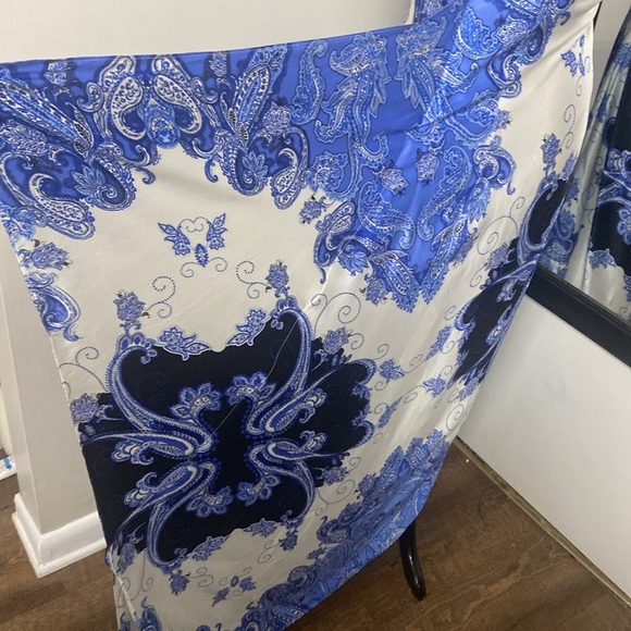 Vintage Silk Elegant Floral Paisley Pattern VNeck Backless Dress w/long train - Picture 12 of 15